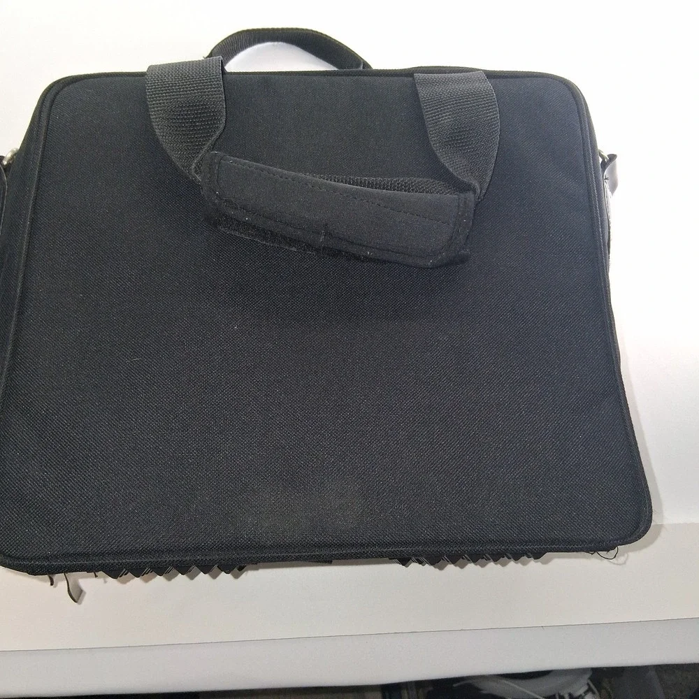Xbox 360 Travel Carrying Case with Kinect Carrying Pouch and Game Disc Pockets